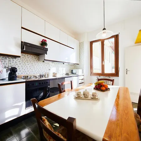Lorena Flat By Charming Italy Tour *