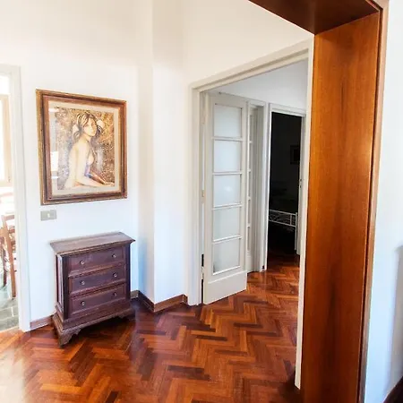 Lorena Flat By Charming Italy Tour